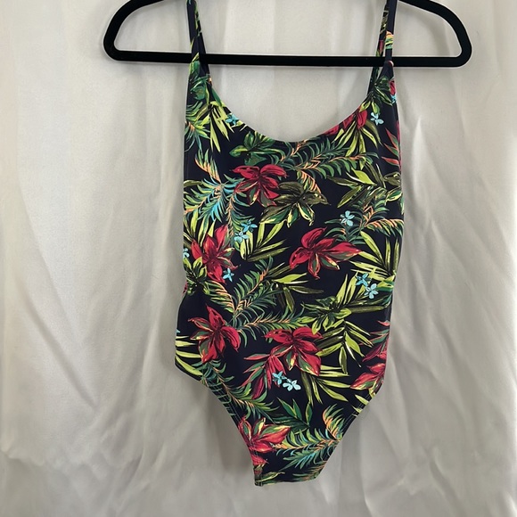 Le Saint Brazilian bathing suit- size medium- excellent condition- worn twice - Picture 6 of 7